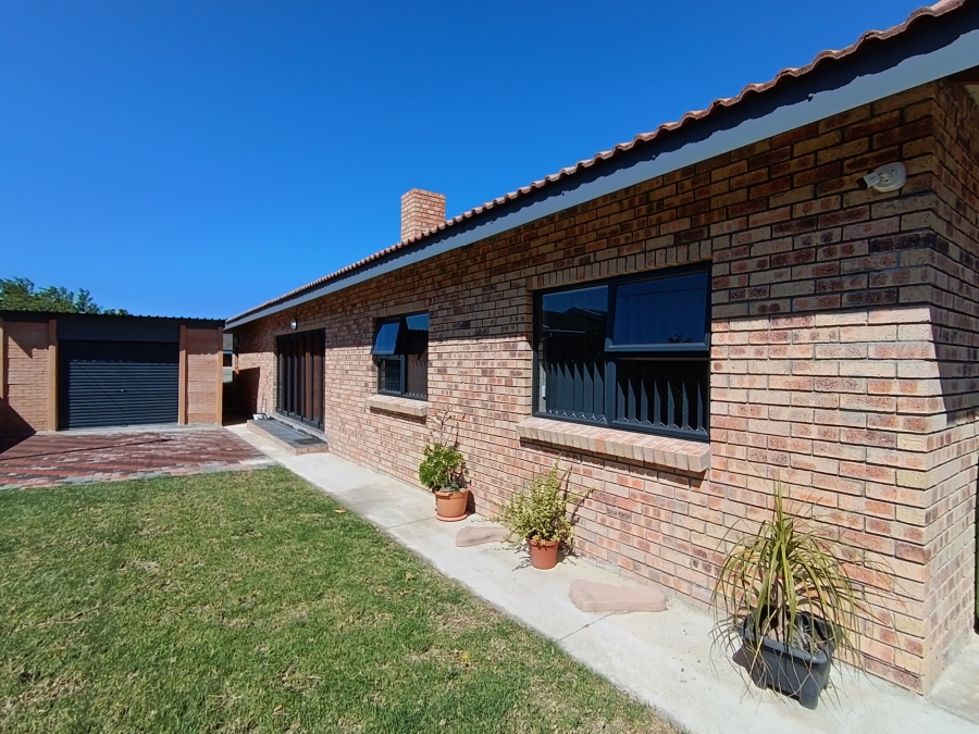 3 Bedroom Property for Sale in Wavecrest Eastern Cape